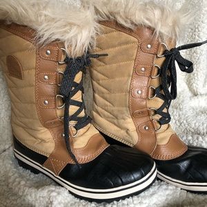 Sorel Waterproof Winter Boot - women’s sz 7